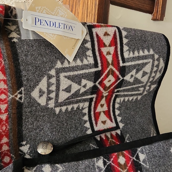 Fantastic NWT Pendleton Wool Crossroads Native American Design Vest ♥️🖤 - Picture 3 of 16
